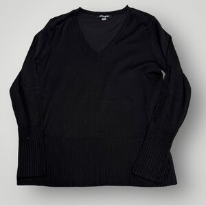 Cable & Gauge Black V-Neck Knit Top Ribbed Hem Side Slits Size M